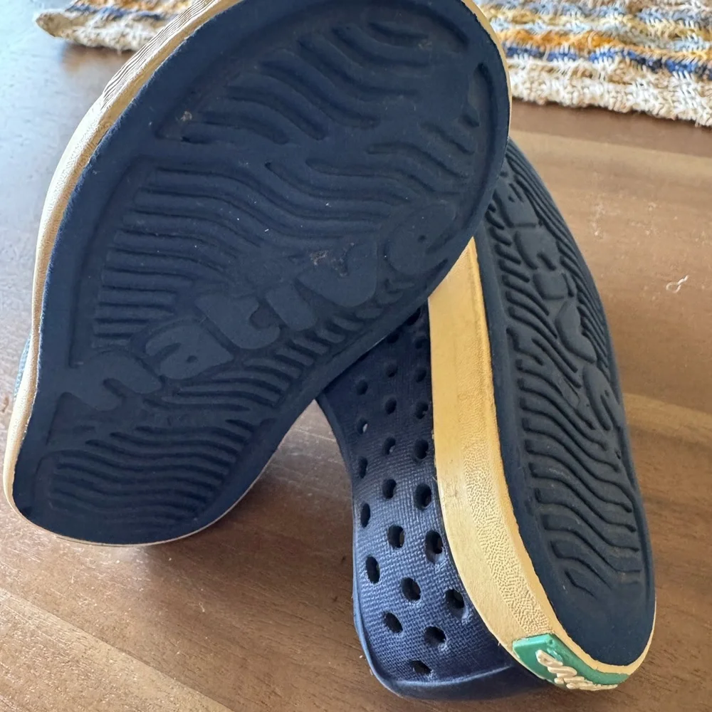 Native Jefferson Kids Shoes - size 5 baby